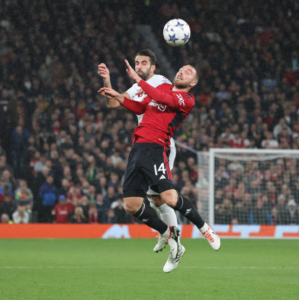 更显示了他 更显示了他